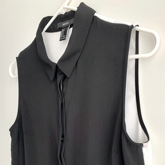 Modern Sleeveless Button Down Collared Blouse - Picture 2 of 6